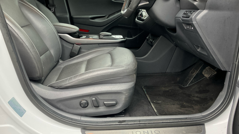 Hyundai IONIQ 100kW Premium SE 38kWh 5dr Auto Electric Hatchback